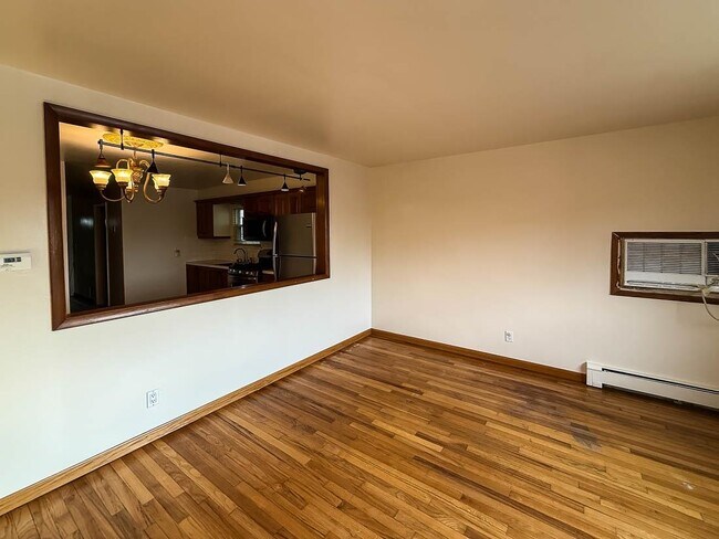 Building Photo - 14 Suburbia Ct