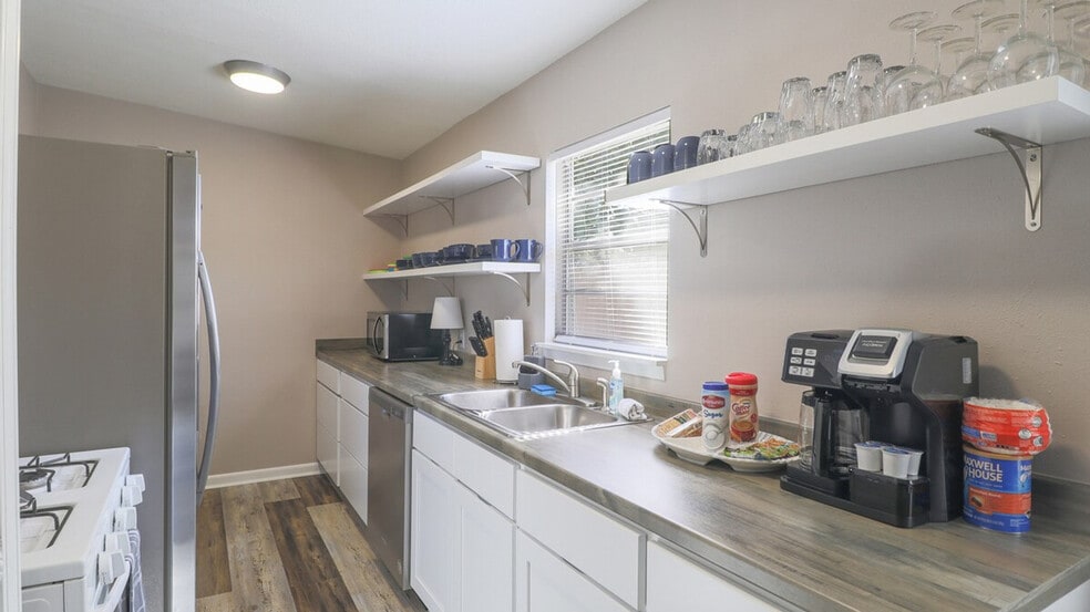 Building Photo - 1806 Curcor Dr