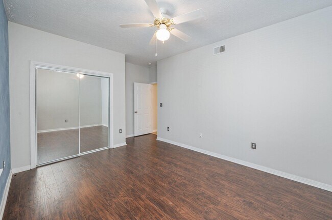 Building Photo - 17 Chatelaine Cir SE
