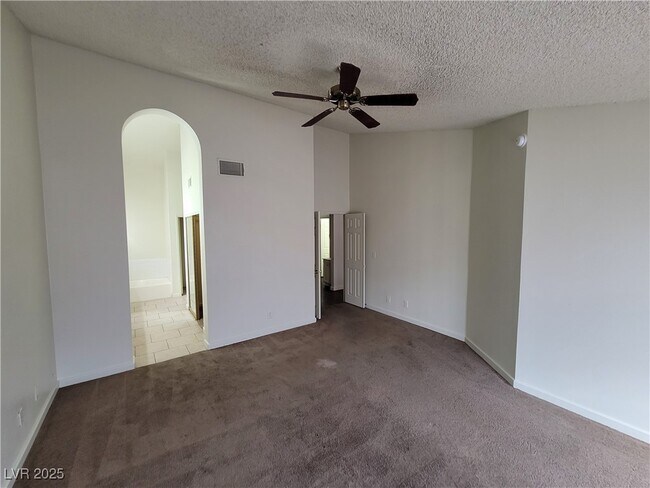 Building Photo - 372 Rushing Creek Ct