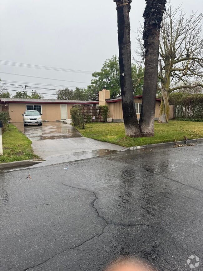 Building Photo - 673 E Margarita Rd