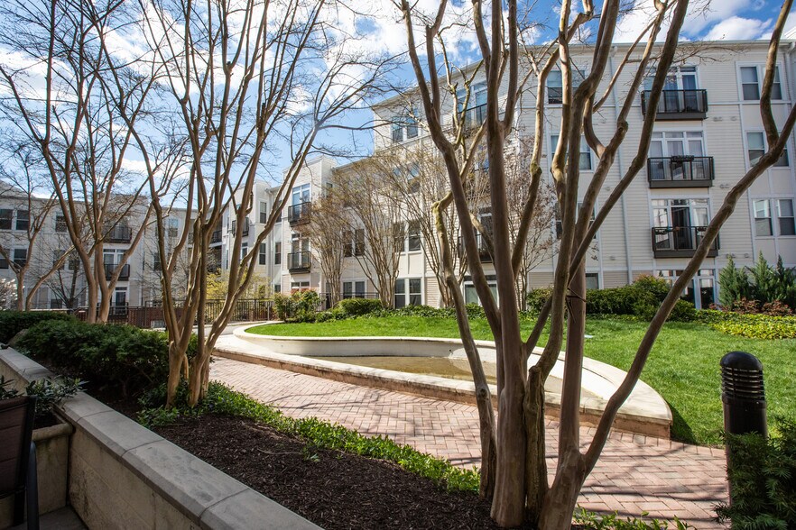 Building Photo - 1391 Pennsylvania Ave. SE