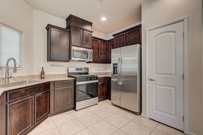 Building Photo - Adorable three bedroom in incredible SW location! Solar panels!