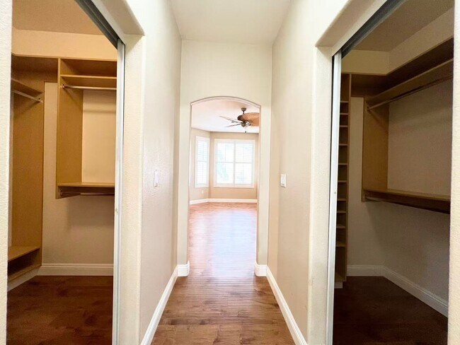 Building Photo - Welcome to the gorgeous home in Rhode Ranch