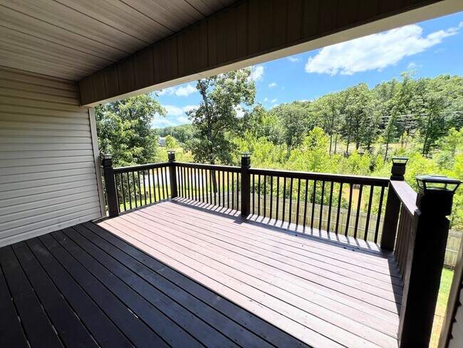 Building Photo - Fenced home close to FLW!