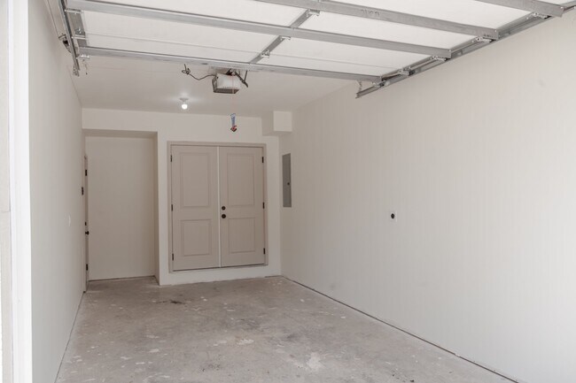 Building Photo - 1336 S Pope Ave