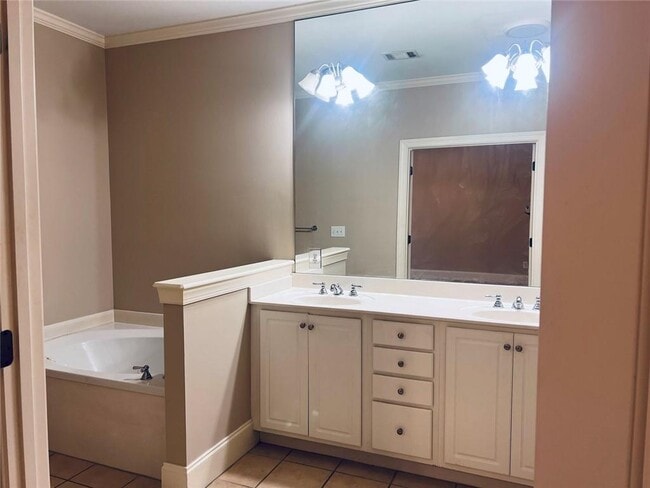 Building Photo - 144 W Ridge Way