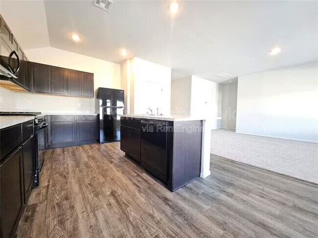 Building Photo - 1505 Land Run Ln