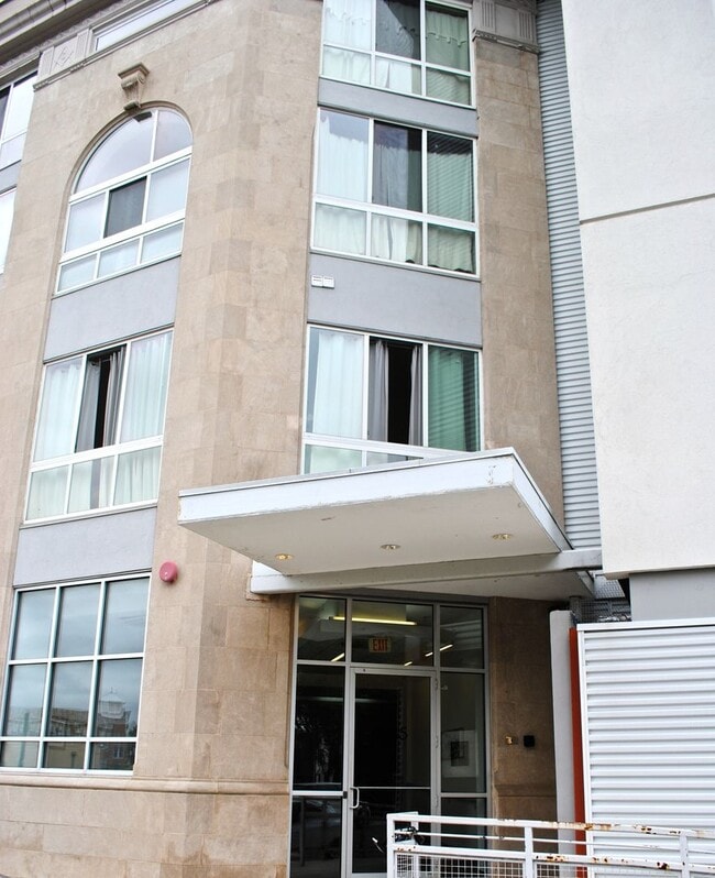 Building Photo - Modern 1 BR w/ SS appliances at The Lofts ...