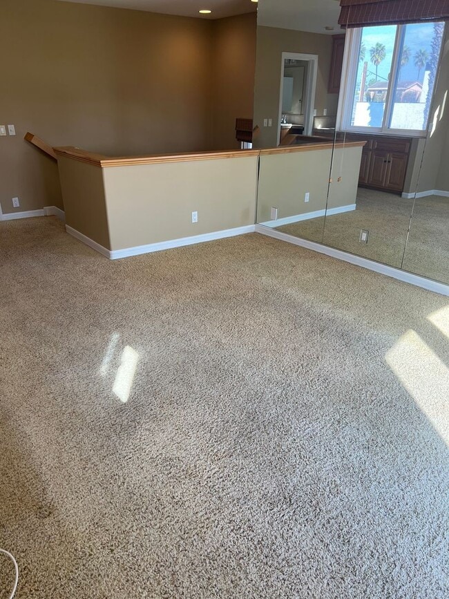 Building Photo - Custom home 1 block to ocean