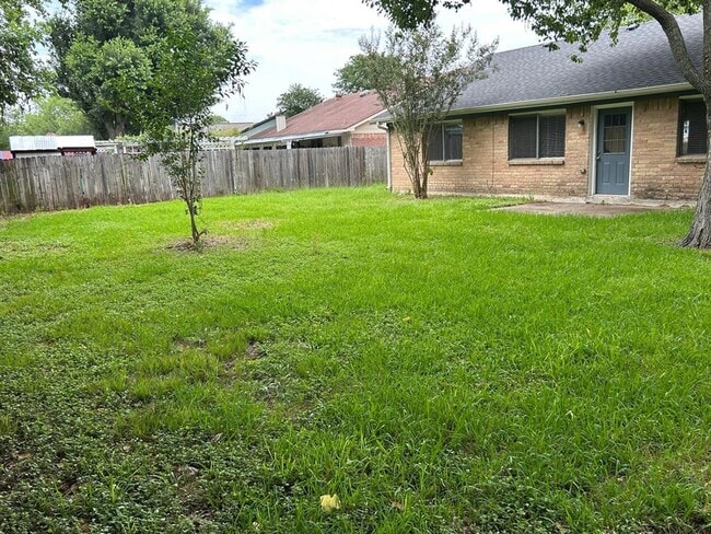 Building Photo - 7743 Alperton Dr