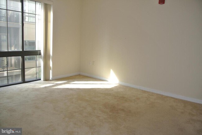 Building Photo - 7923 Eastern Ave NW