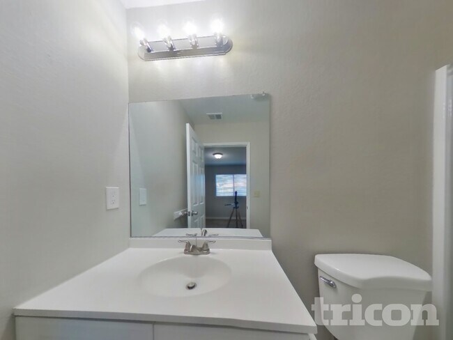 Building Photo - 601 Jeelu Way