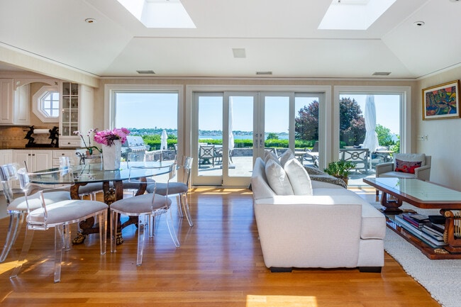 Building Photo - 3 Barclay Sq