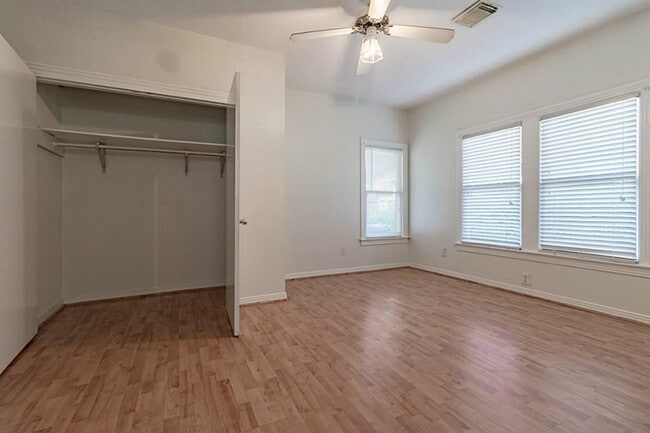 Building Photo - 837 Peddie St