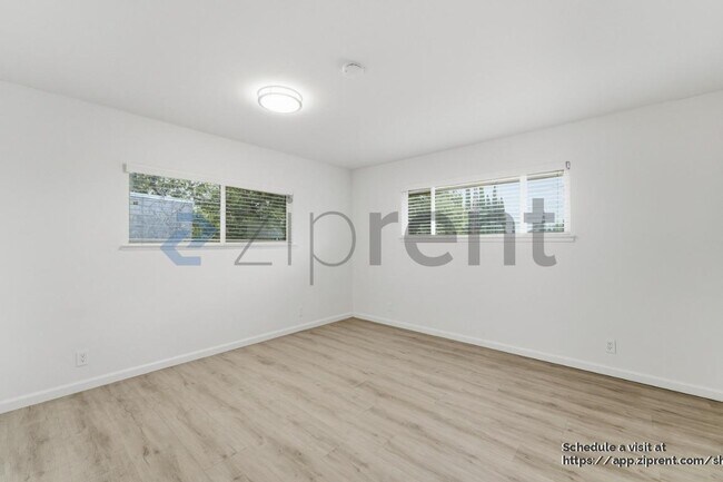 Building Photo - 1967 Solano Way