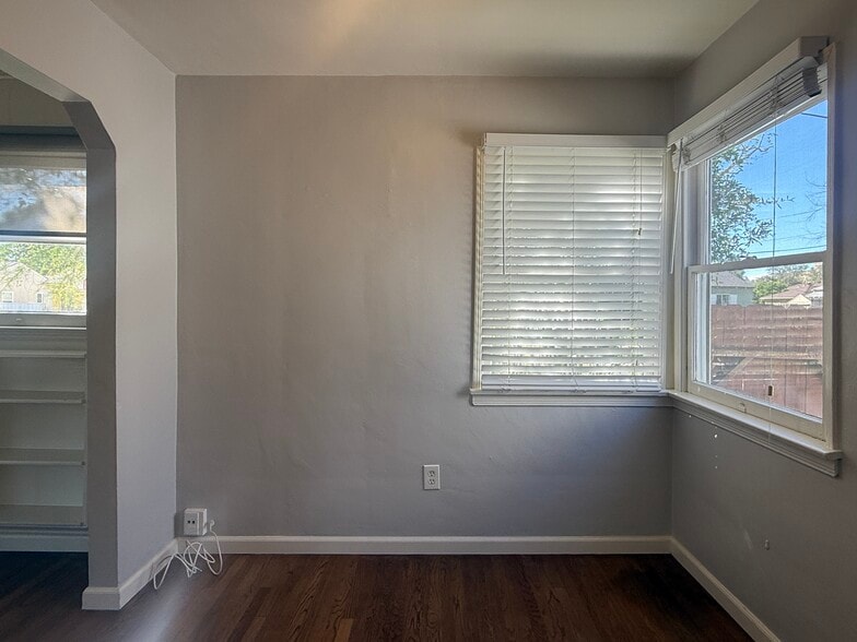 Building Photo - 11527 Albers St