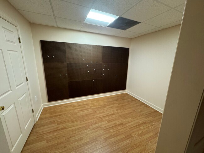 Building Photo - 691 Bear Creek Rd