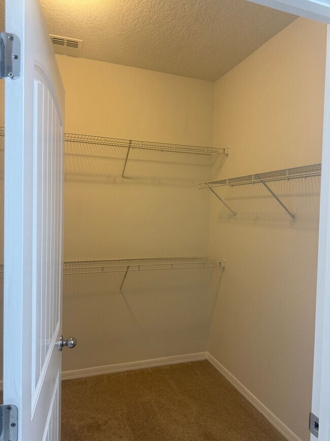 Building Photo - Home in WATERLEIGH Winter Garden!