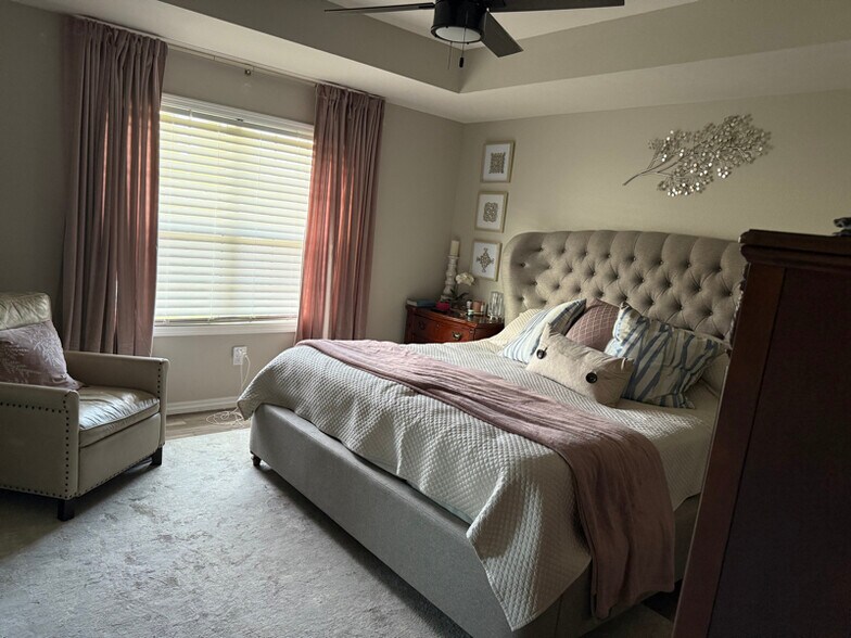 Building Photo - 1469 N Lyon Ave