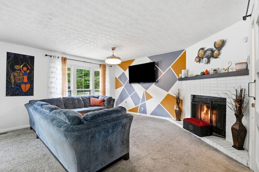 Building Photo - 405 King Arthur Ct