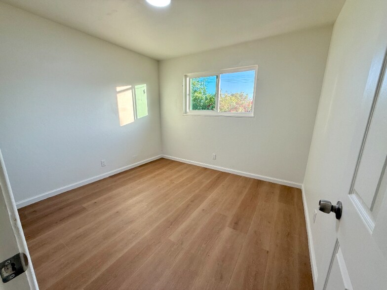 Building Photo - 2322 Mammoth Dr