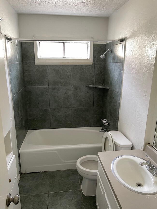 Building Photo - 3105 Lourdes St