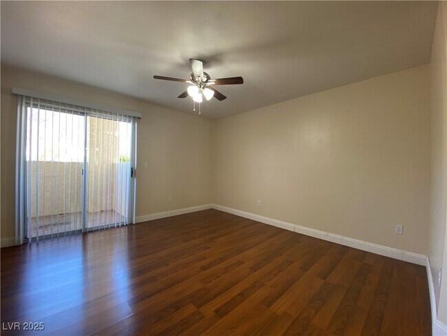 Building Photo - 698 S Racetrack Rd
