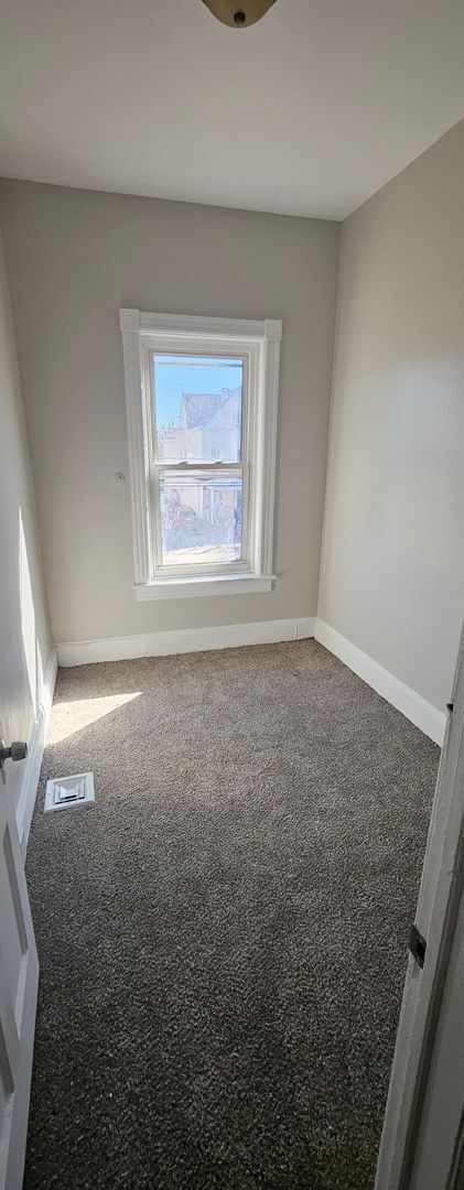 Building Photo - Large house with a nice layout welcome Home