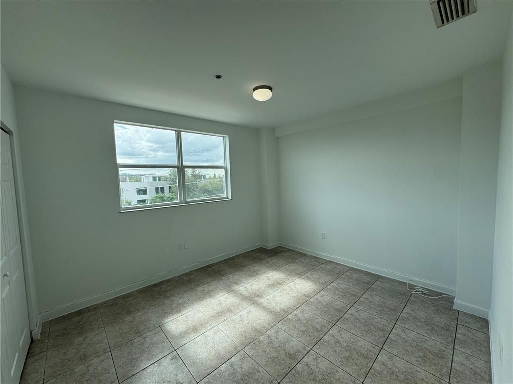 Building Photo - 529 NE 62nd St