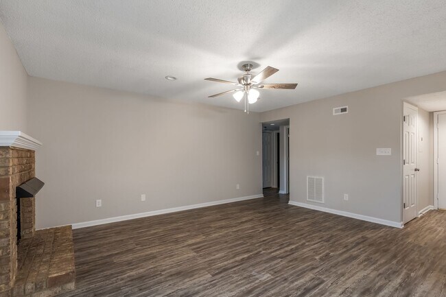 Building Photo - Discover Your Lakeside Oasis: 2 Bedroom Condo at Harris Lake