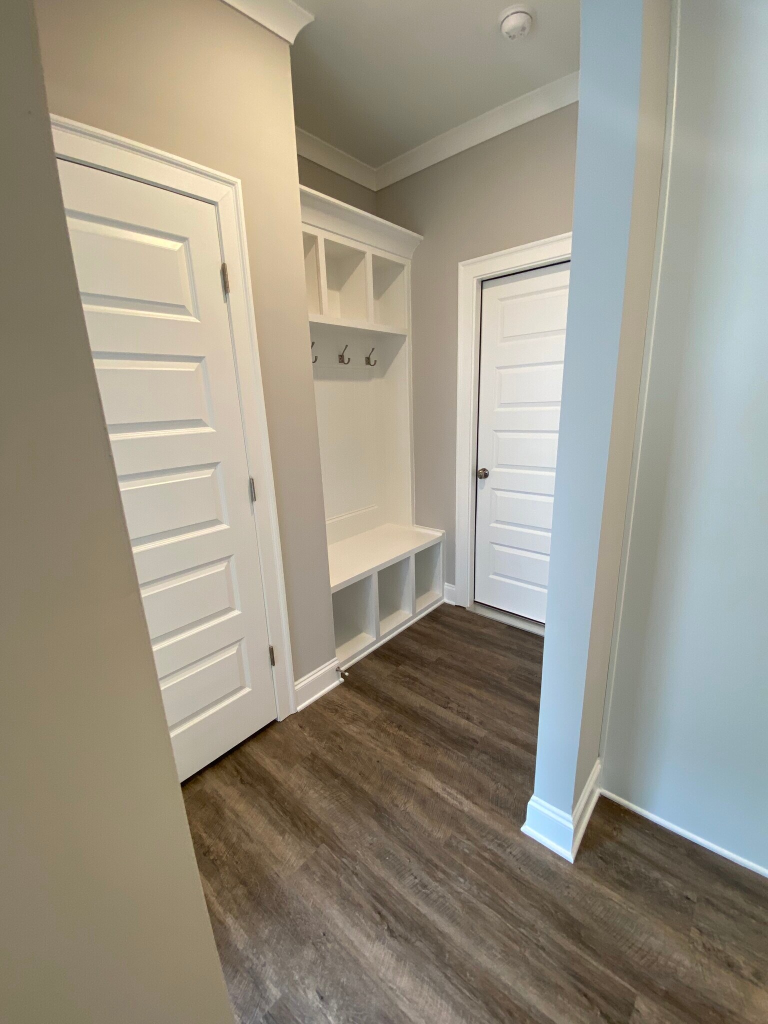 Mud room - 325 Edgewater Dr