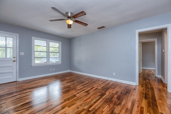 Building Photo - 2058 Thomasville Rd