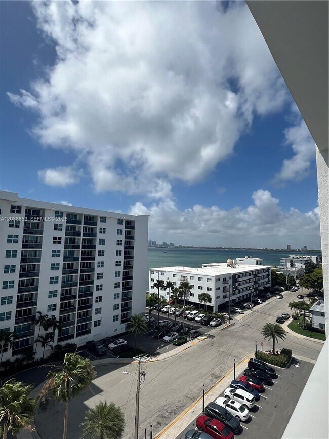 Building Photo - 7501 E Treasure Dr