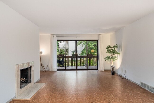 Building Photo - Pool’s Open! -Huge, refreshed 2 BR-2 Bath ...
