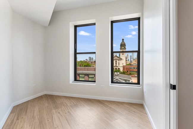 Building Photo - 805 N Milwaukee Ave