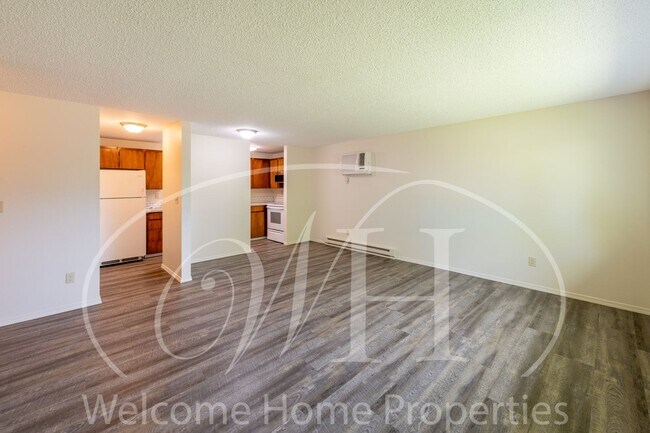 Primary Photo - Newly Remodeled Apartment in Convenient Lo...