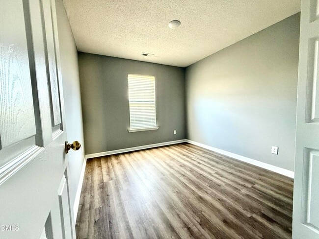 Building Photo - 316 Valley Glen Dr