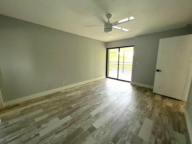 Building Photo - 2 Vía De Casas Sur