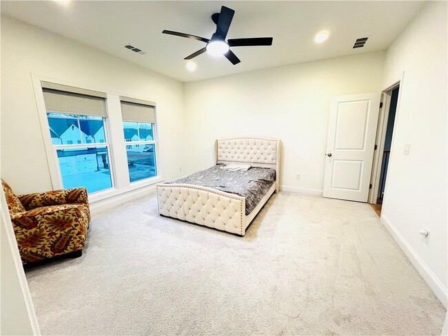 Building Photo - 6570 Pond Vw Dr