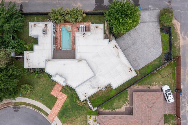 Building Photo - 2200 S 10th St