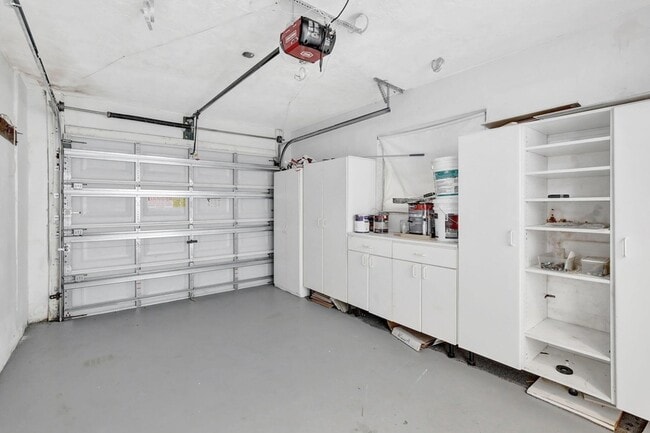 Building Photo - 6707 NW 70th St