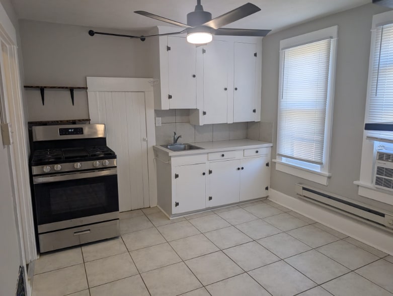 Building Photo - 3827 S 48th St