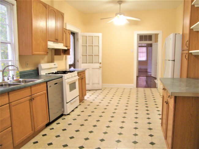 Building Photo - 447 Elmira Ave