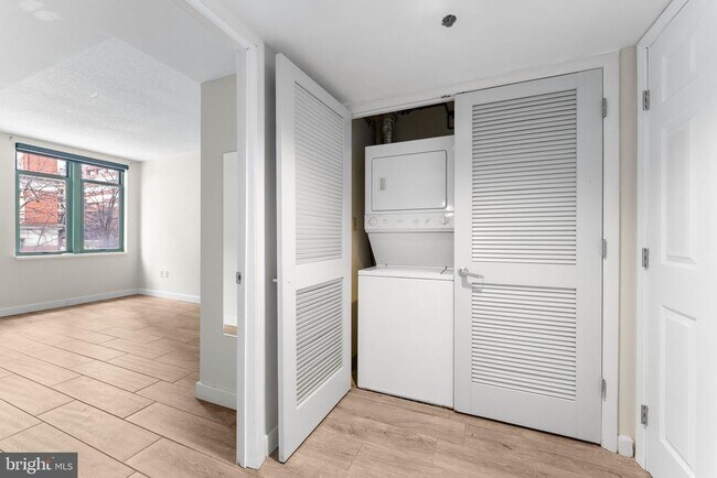 Building Photo - 1150 K St NW