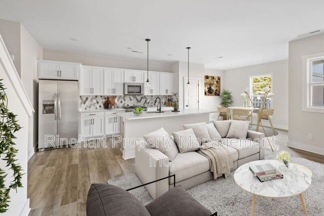 Building Photo - 656 Herlong Ave