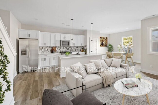 Building Photo - 676 Melville Dr