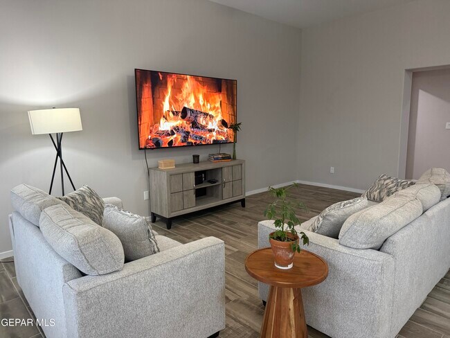 Building Photo - 13841 Paseo Central Ave