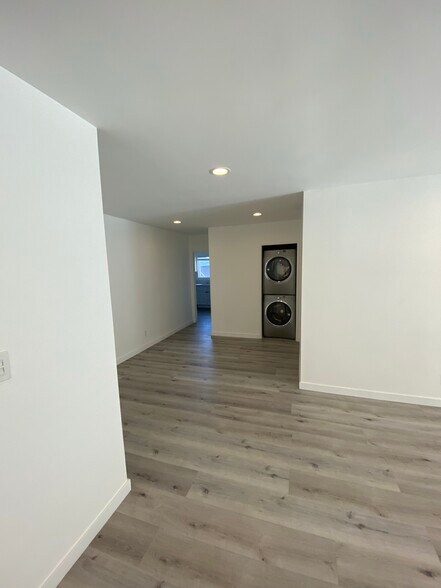 Building Photo - 1330 N Sweetzer Ave