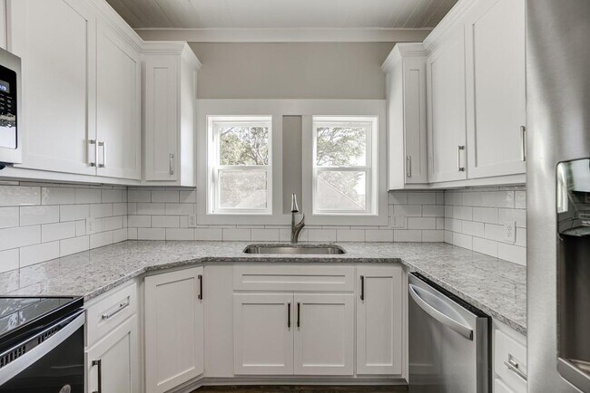 Building Photo - 4615 S Lee St
